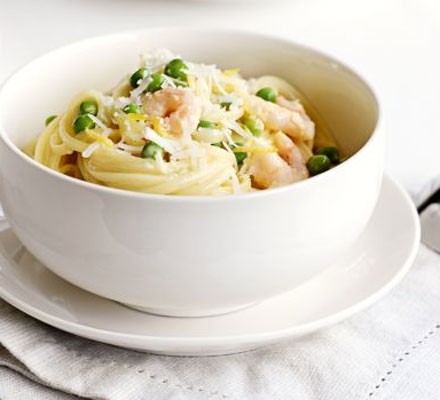 Lemony prawn & pea pasta recipe 
