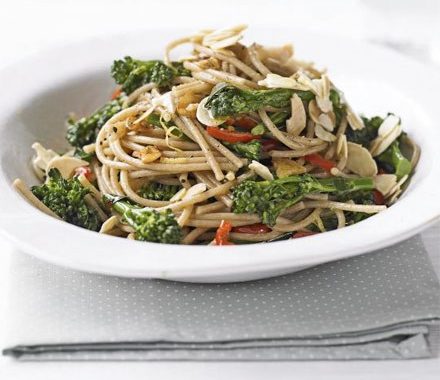 Wholewheat pasta with broccoli & almonds recipe