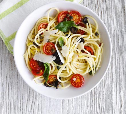 Spaghetti with cherry tomato & black olive sauce recipe 