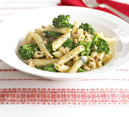 Broccoli, walnut and blue cheese pasta recipe 