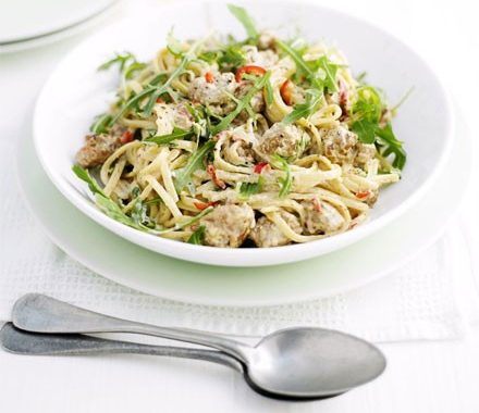 Creamy sausage & rocket linguine recipe