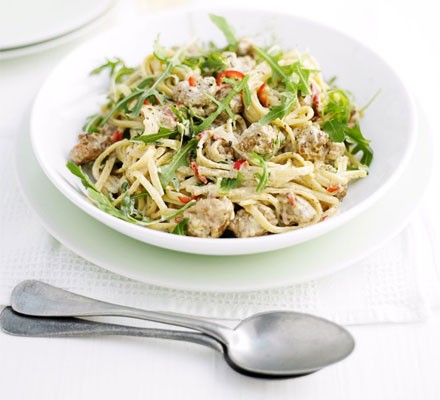 Creamy sausage & rocket linguine recipe 