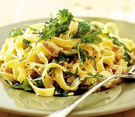 Tagliatelle with tuna, lemon & rocket recipe