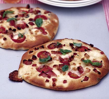 Cherry tomato & pancetta pizza recipe 