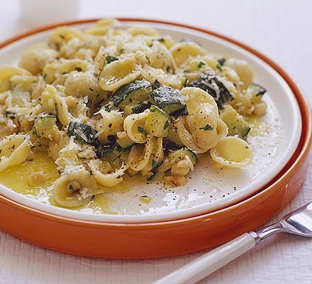 Courgette, basil & almond pasta recipe 