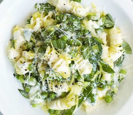 Pasta with creamy greens & lemon recipe