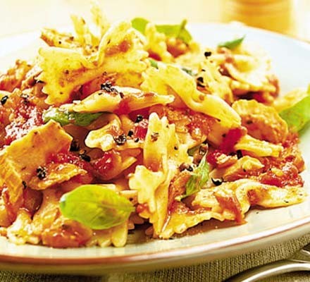 Pasta with tuna & tomato sauce recipe 