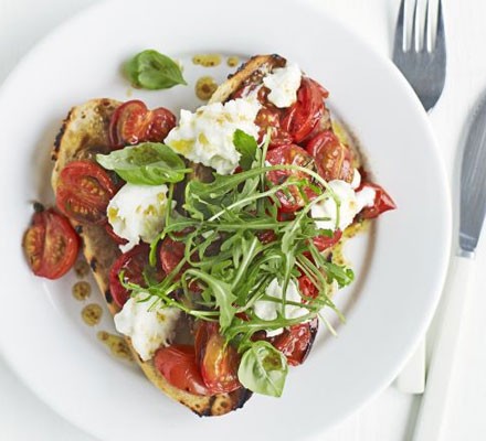 Roasted tomato, mozzarella & rocket recipe 