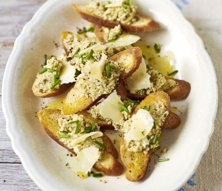 Crostini of artichokes & chives recipe