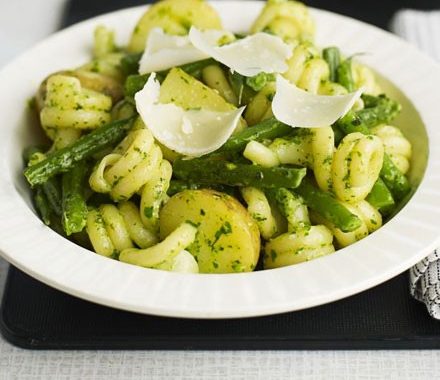 Herby pesto, bean & potato pasta recipe