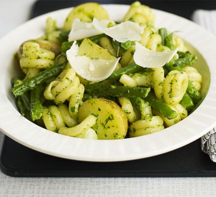 Herby pesto, bean & potato pasta recipe 