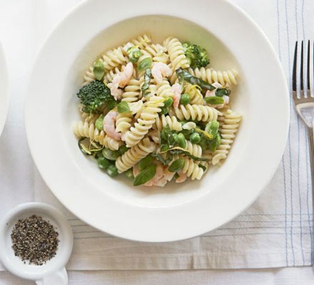Pasta with prawns, mascarpone & lemon recipe 