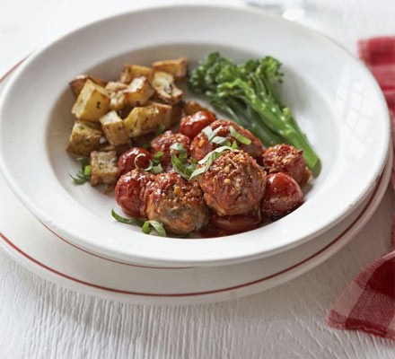 Baked turkey meatballs with broccoli & crispy potatoes recipe 