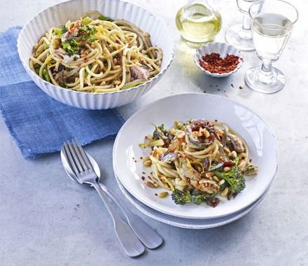 Pasta with pine nuts, broccoli, sardines & fennel recipe