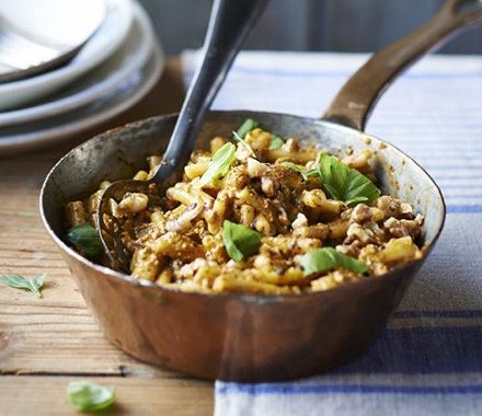 Walnut & red pepper pesto pasta recipe