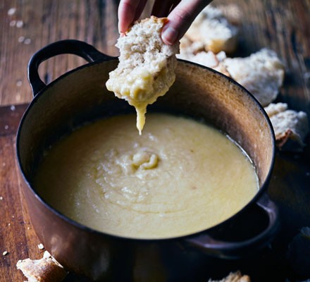 Really easy cheese fondue recipe 