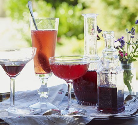 Blackberry liqueur (Crème de mûre) recipe 