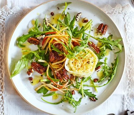 Goat’s cheese, pear & candied pecan salad recipe