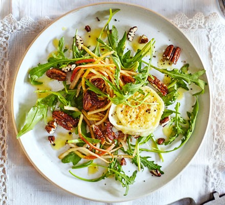 Goat’s cheese, pear & candied pecan salad recipe 