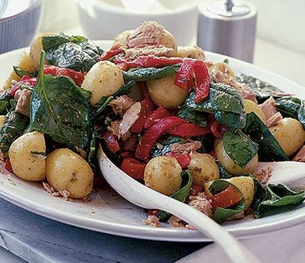 New potato, tuna & spinach salad recipe