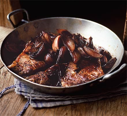 Steak & sticky red wine shallots recipe 
