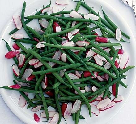Crunchy green beans with radishes recipe 