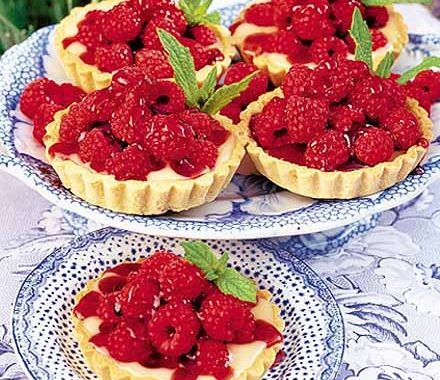 Berry almond tartlets with white chocolate recipe