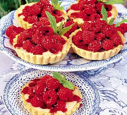 Berry almond tartlets with white chocolate recipe 
