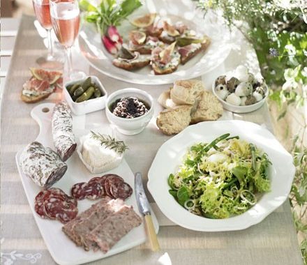 Tartines with blue cheese, fig & ham recipe