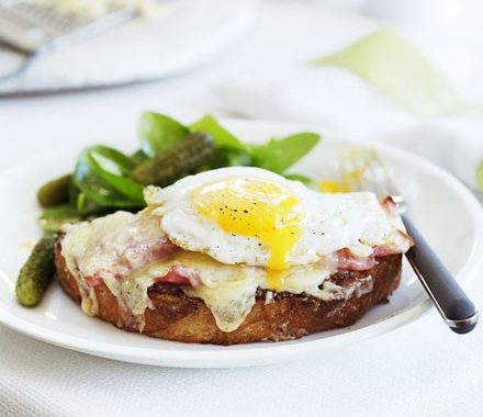 Croque madame with spinach salad recipe