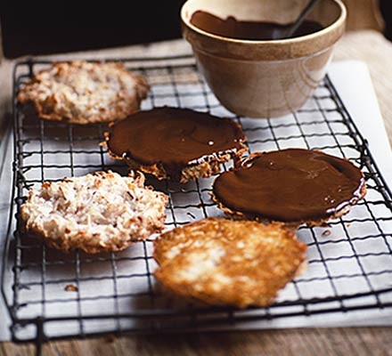 Chocolate macaroons recipe 