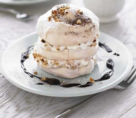 Hazelnut meringues with hazelnut praline & chocolate sauce recipe
