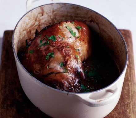 Slow-cooked lamb with onions & thyme recipe