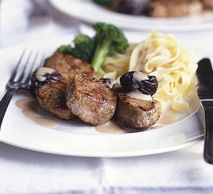 Pan-fried pork with crème fraîche & prunes recipe 
