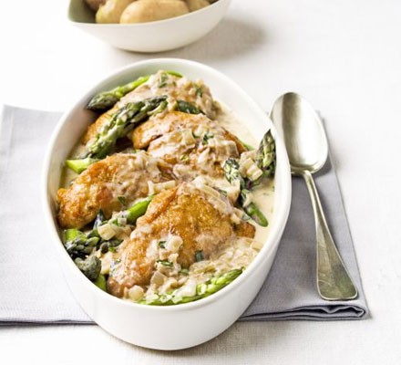 Flambéed chicken with asparagus recipe 