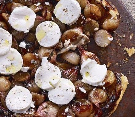 Shallot tarte tatin with goat's cheese recipe
