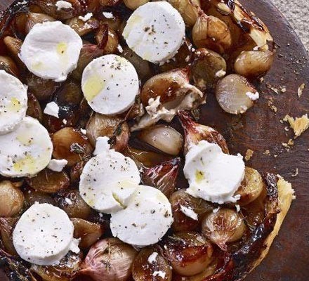 Shallot tarte tatin with goat's cheese recipe 