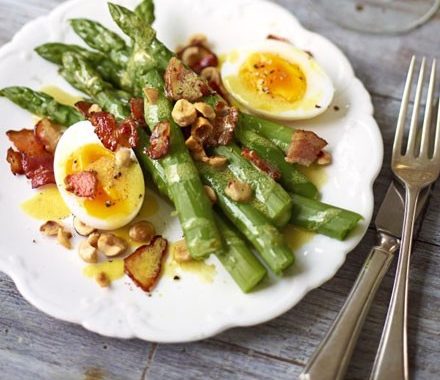 Warm salad of asparagus, bacon, duck egg & hazelnuts recipe