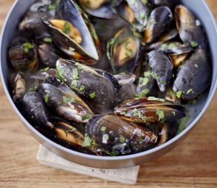 Mussels, white wine & parsley recipe