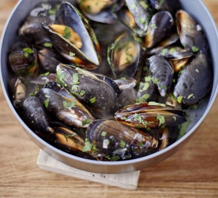 Mussels, white wine & parsley recipe 