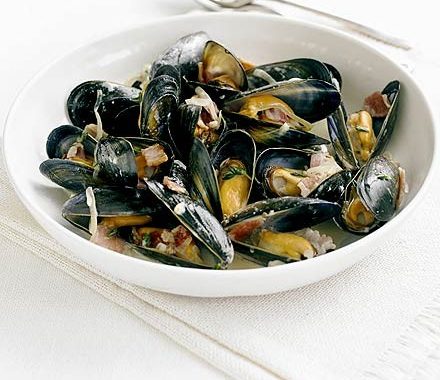 Mussels steamed with cider & bacon recipe