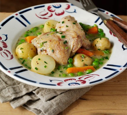 Easy one-pot chicken casserole recipe 