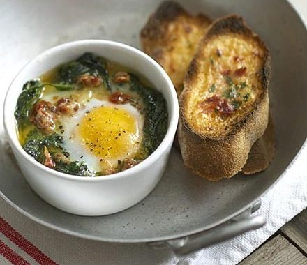 Spinach baked eggs with parmesan & tomato toasts  recipe