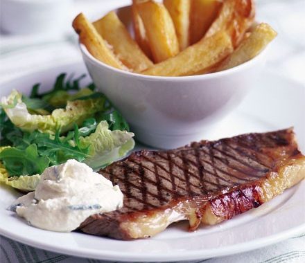 Steak with chunky chips & horseradish cream recipe