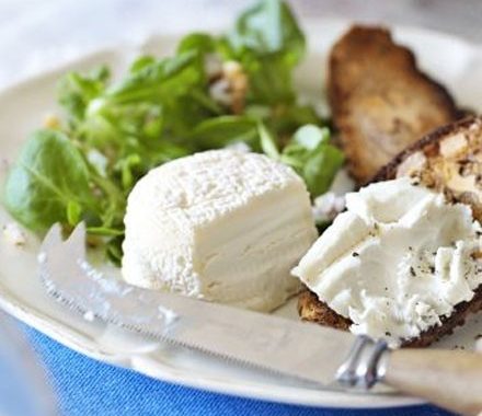 Goat's cheese & bistro salad recipe
