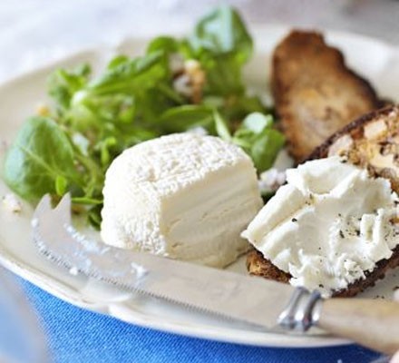 Goat's cheese & bistro salad recipe 