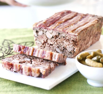 Country terrine with black pepper & thyme recipe 