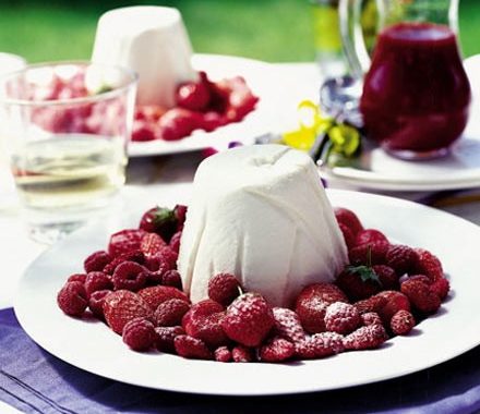 Cheesecake bombe with summer fruits recipe