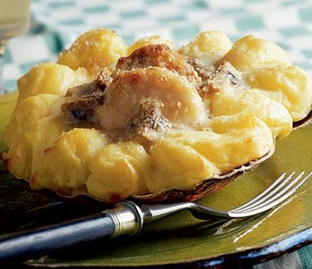 Scallops with mushrooms & white wine (Coquilles St Jacques Parisienne) recipe