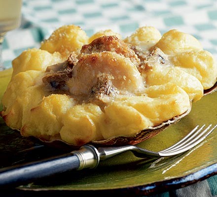 Scallops with mushrooms & white wine (Coquilles St Jacques Parisienne) recipe 